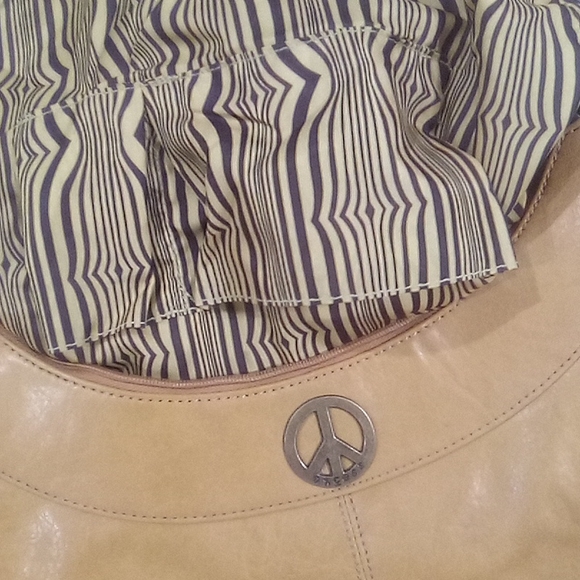 Access  Peace Sign Hardware Fringe Shoulder Bag - Picture 8 of 13